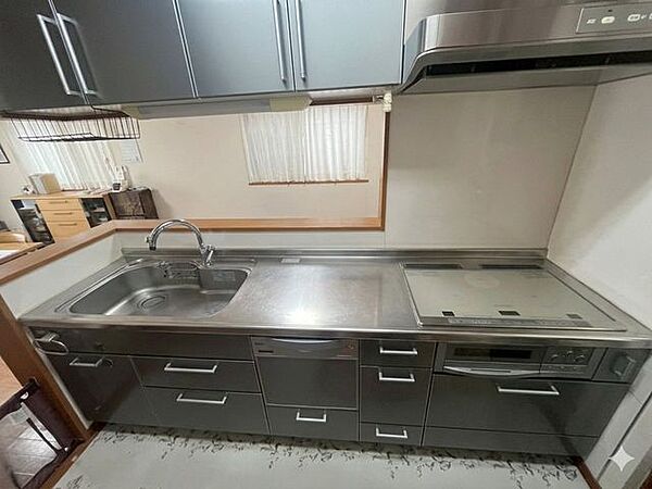 家具はAIにて削除しています