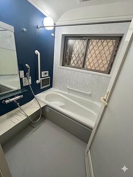 家具はAIにて削除しています