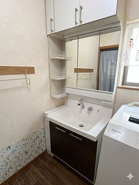 家具はAIにて削除しています