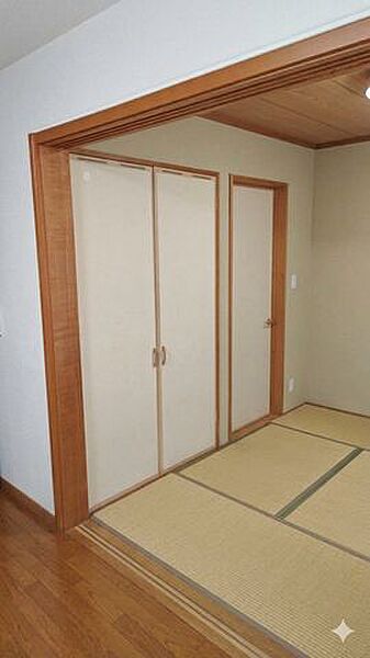 家具はAIにて削除しています