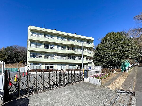 厚木市立上荻野小学校 徒歩15分。 1160m