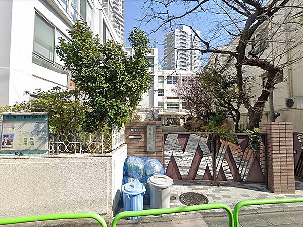「がまん強い子」「考える子」「思いやりのある子」「健康な子」を教育目標としています