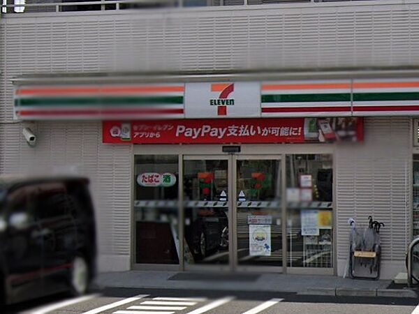 駐車場もあり、広く使いやすいコンビニです。