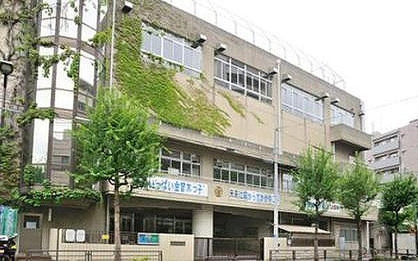 授業に関してですが、子供たちもしっかり先生の話などをしっかり聞いていたり、課題に向かってしっかりやっていたりします。なお、先生たちも考える時間をたっぷり設けていて、思考力の向上について良く考えている
