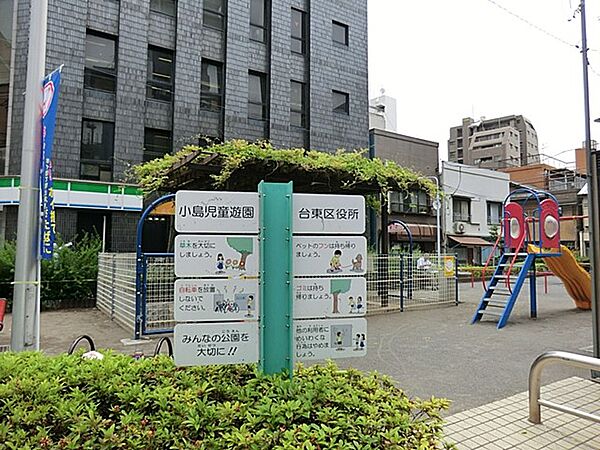 小さなスペースに一通りの遊具が揃っています。