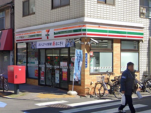 広い店舗ではありませんが、レジを複数開けてレジ待ちが短時間になるよう対応してくれます。何度かリニューアルしていて綺麗な店舗です。