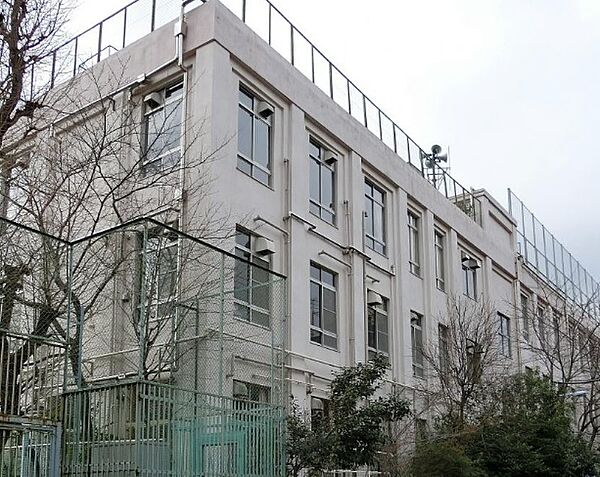 低学年から高学年まで楽器に触れる機会が定期的にあります。