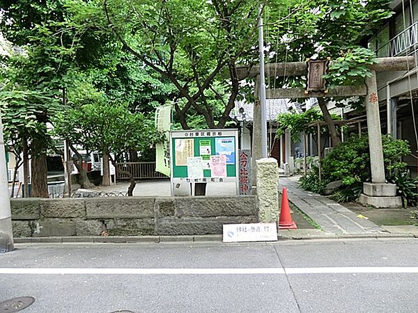 昭和を感じられ、神社の境内の一部が公園となっています。