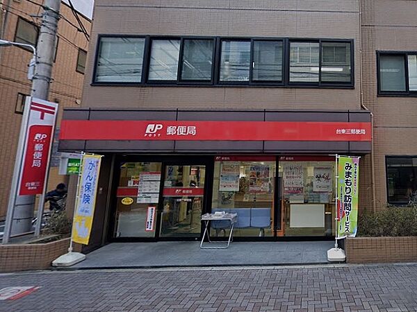 郵便窓口・貯金窓口・保険窓口・ATMがあります。