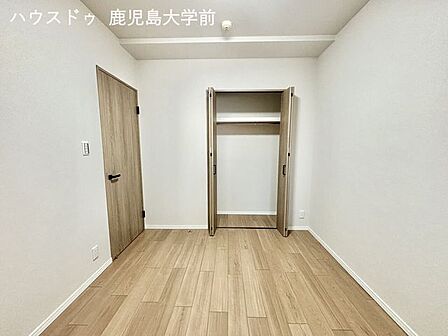 5帖のサービスルームはクローゼット付