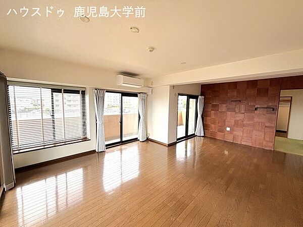 日当たりが良く暖かな雰囲気のリビングは、家族の憩いの場☆