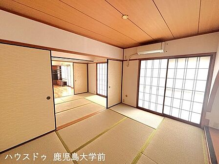 ふすまを開放すれば隣室やリビングと繋がり、より広々とした大空間としてご利用いただけます。