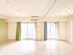 ファミリアーレ堀田レジデンス 3LDKのリビング/ダイニング