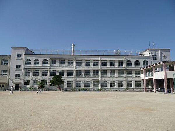名古屋市立筒井小学校 徒歩7分。 560m