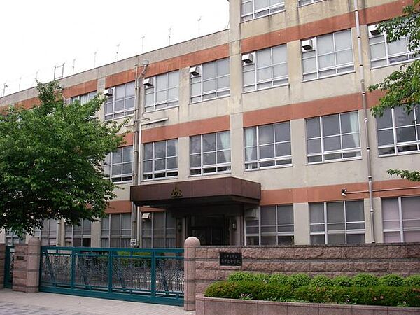 名古屋市立あずま中学校 徒歩12分。 960m