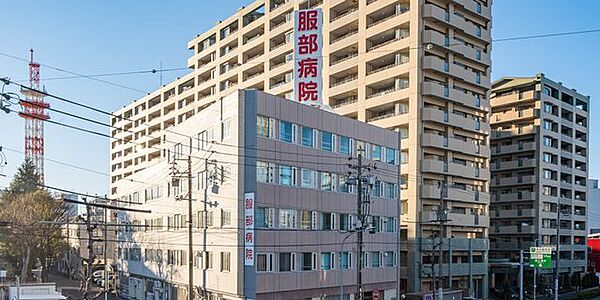 服部病院 徒歩15分。 1200m