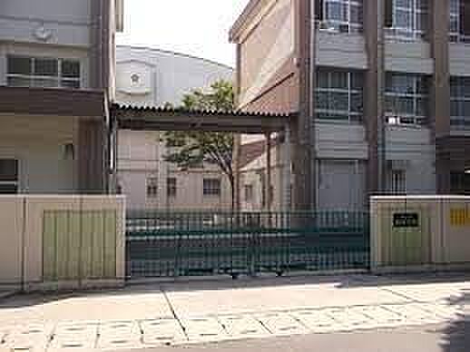 名古屋市立楠中学校 徒歩6分。 480m