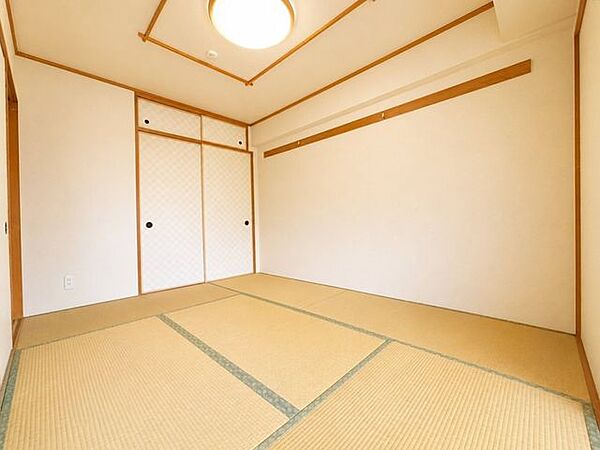 ◆天袋付きの押入♪◆リビングへの動線良好♪※AI加工画像につき、現況と異なります。
