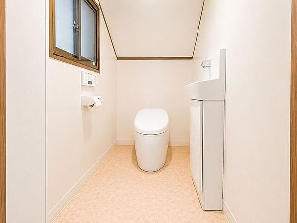 ◆トイレリフォーム済♪◆タンクレストイレ※AI加工画像につき、現況と異なります。
