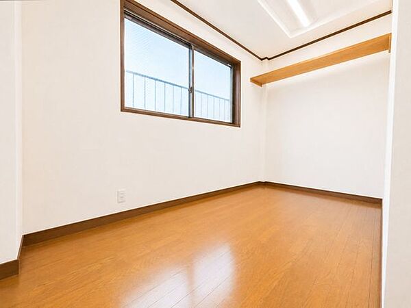 ◆洋室としても使える納戸♪◆クロス交換済♪※AI加工画像につき、現況と異なります。