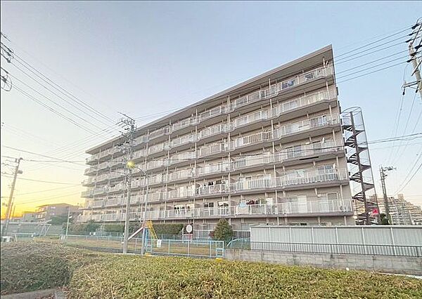 ◆南向きで通風・眺望良好♪◆整備された歩道