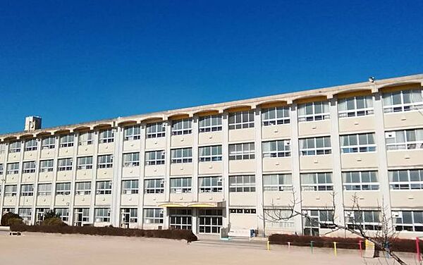 尾張旭市立三郷小学校 徒歩12分。 960m