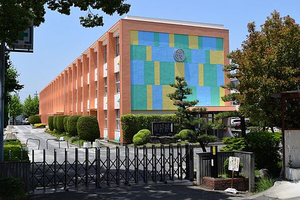 尾張旭市立城山小学校 徒歩6分。 480m
