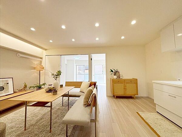 ◆R8年3月上旬リフォーム済♪◆角部屋◆LDK約12帖で広々♪◆3面採光
