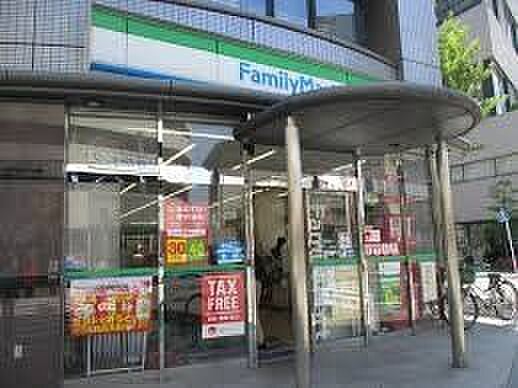 ファミリーマート牛島町店 徒歩1分。 110m