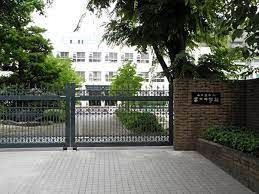 名古屋市立冨士中学校 徒歩3分。 240m