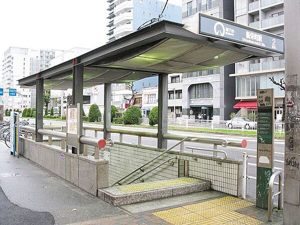新栄町駅(名古屋市交通局 東山線) 徒歩5分。 400m