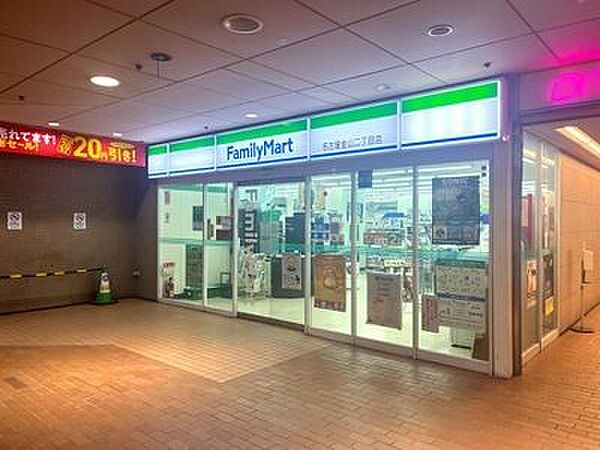 ファミリーマート名古屋金山二丁目店 徒歩4分。 320m