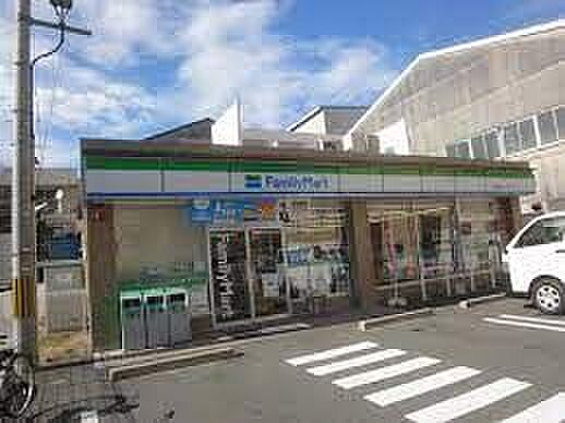 ファミリーマート熱田八番二丁目店 徒歩1分。 80m