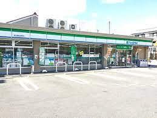 ファミリーマート名古屋松坂町店 徒歩14分。 1120m