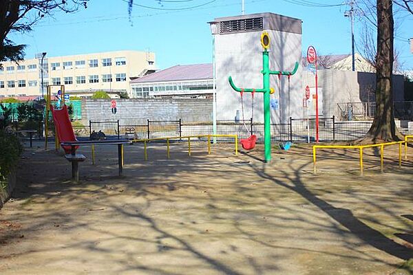 九品地公園 徒歩3分。 240m