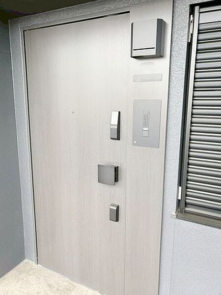 ◆モニター付きオートロック・ディンプルキー・ダブルロック付きの防犯性に優れた玄関です♪
