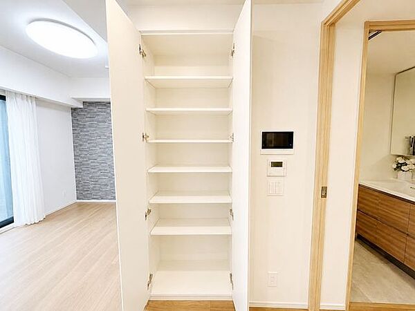 ◆リビング収納有♪◆パントリーとしてお使いいただけます！※AI加工画像につき、現況と異なります。