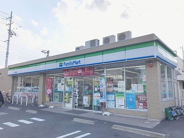 ファミリーマート名西康生通店 徒歩2分。 160m