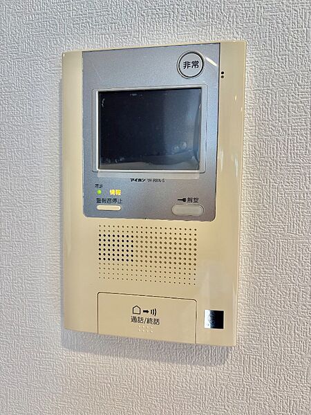 エントランスにはオートロックシステムを導入し、不審者の侵入を未然に防ぎます。駅徒歩1分の利便性と、家族の安全を守るセキュリティで、日々の暮らしに心からの安心をお届けします。