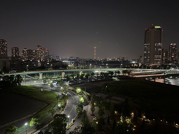 【夜間景観】プライベート空間から望むきらめく夜景