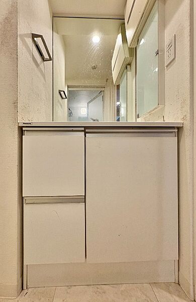 快適な洗面台！各室採光の明るい角部屋3LDKです。