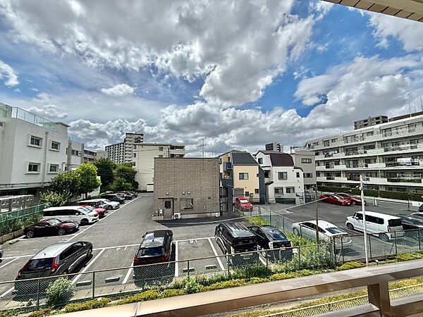 前面棟無の室内からの眺望です
