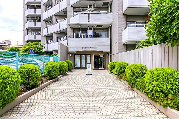 マンションエントランスアプローチ