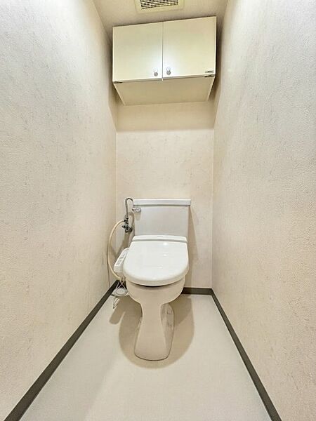 サンライフ一之江5階の角部屋3DKです。温水洗浄便座付きトイレです。CG加工を加えている為、実際と画像が異なります。