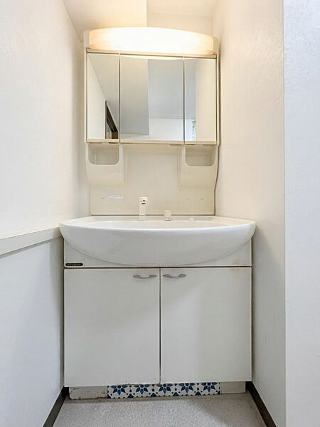 サンライフ一之江5階の角部屋3DK！人気の独立洗面台完備です。CG加工を加えている為、実際と画像が異なります。