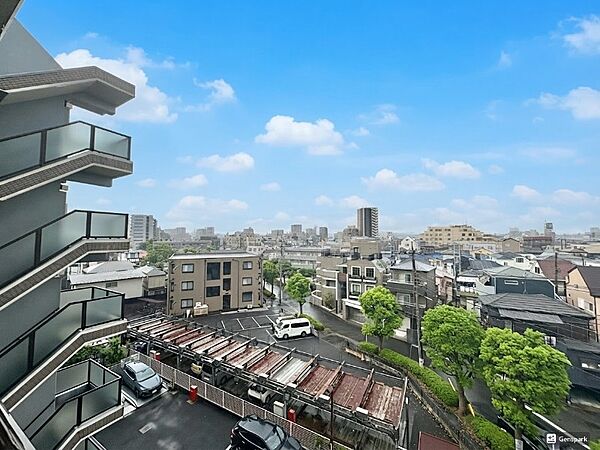 夜には美しくライトアップされた東京スカイツリーを望み、優雅なプライベートタイムを演出します