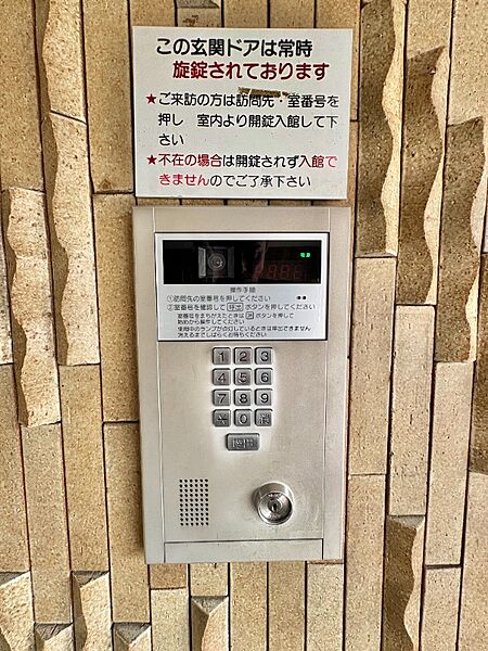 モニター付インターホンと二重鍵で防犯対策を強化。安心の住環境。