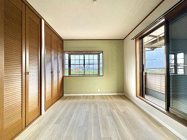 内装張替え済みの綺麗な洋室で新生活をスタートが可能です。