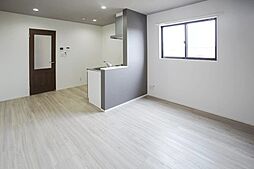 BRAVE BASE 本庄 101 1階1LDKのリビング/ダイニング