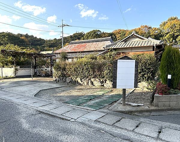 ◇この土地のおすすめポイント！◇【１】小学校徒歩５分の安心立地【２】約617m2（約187坪）のゆとりある敷地【３】更地渡しで建築計画が進めやすい